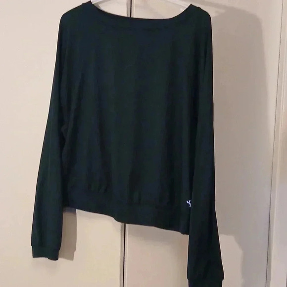 Dark green long sleeve Active  Wear - Picture 3 of 12